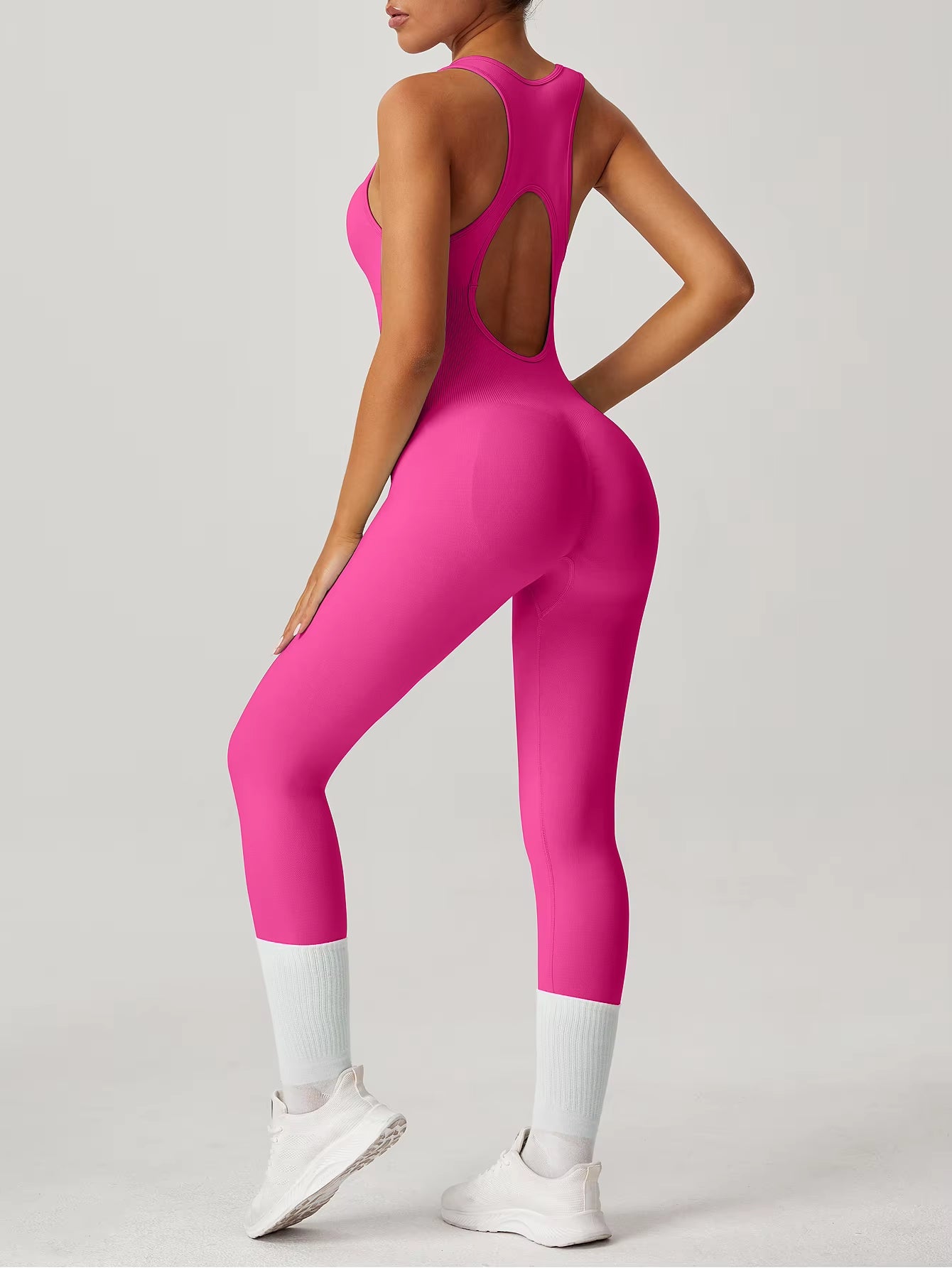 Seamless Peach Booty One-Piece Yoga Bodysuit - V-Back Tummy Control Gym Outfit for Women - Sexy Workout Jumpsuit Fitness Bodycon